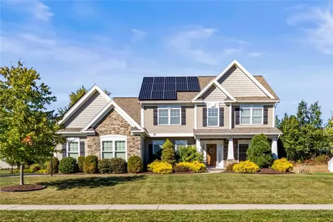 30 Cali Ridge Rdg, Fairport, NY 14450