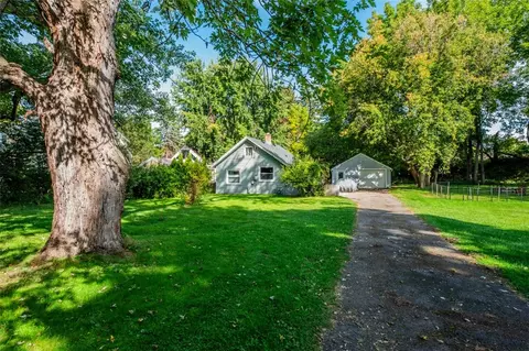 300 Glen Rd, Brighton, NY 14610
