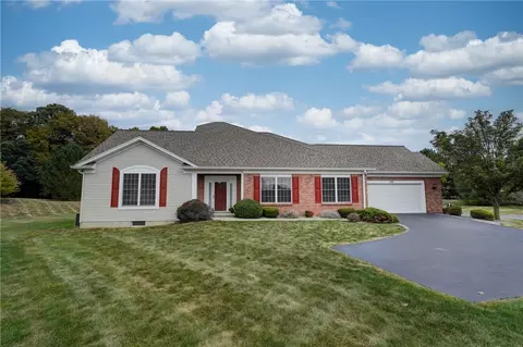 40 Onyx Dr, Perinton, NY 14526