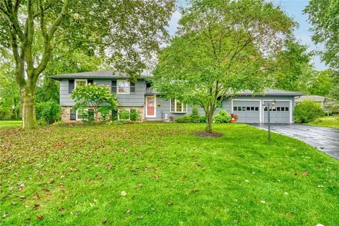 5 Sheridan Ct, Pittsford, NY 14534