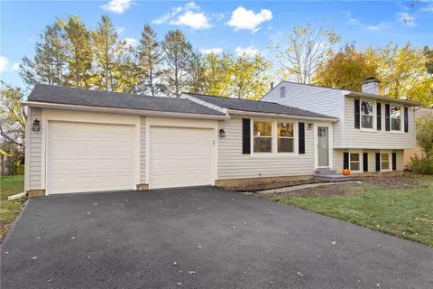 135 Pilot St, Gates, NY 14606