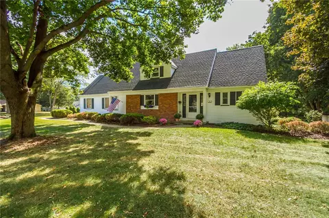6 Arrowhead Rd, Pittsford, NY 14534