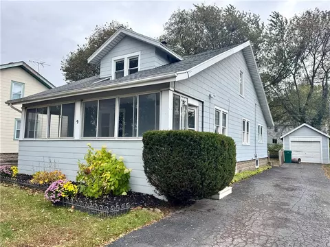 9 Rudman Rd, Irondequoit, NY 14622