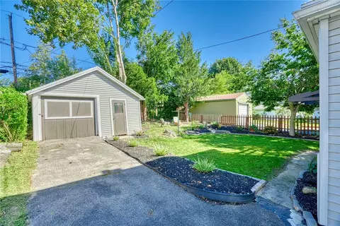 Exterior - 98 Keating Dr, Irondequoit, NY 14622 photo 6 of 10