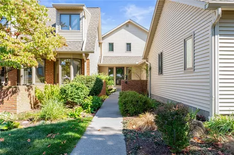 6 Stonington Dr, Pittsford, NY 14534
