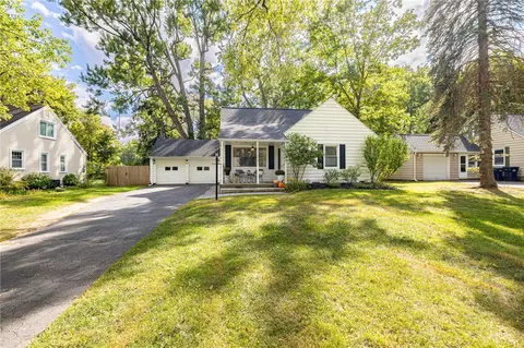 85 Southland Dr, Rochester, NY 14623