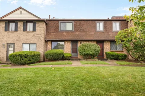 228 Surrey Hl, Rochester, NY 14623