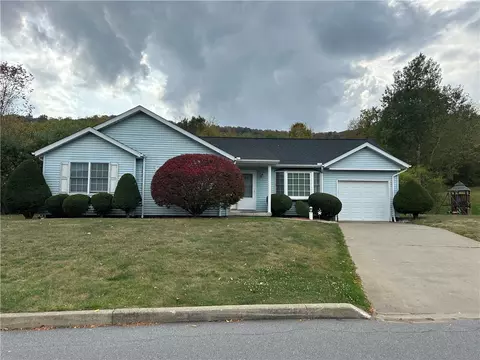 28 Colonial Hts, Bradford, PA 16701