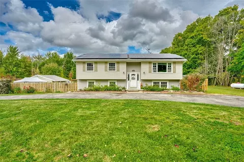 17155 Ladue Rd, Holley, NY 14470