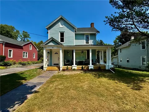 18 Main St, Phelps, NY 14532
