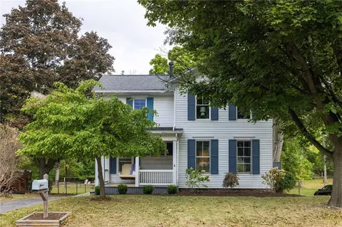 261 S Pearl St, Canandaigua, NY 14424