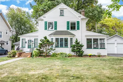 33 Elm Dr, Rochester, NY 14609