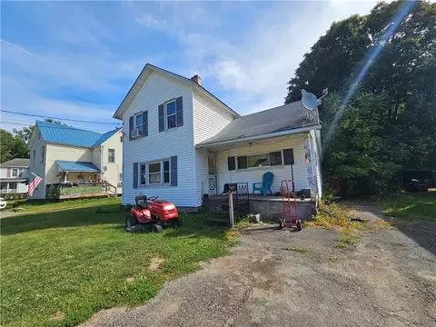 16 Wood St, Bath, NY 14810