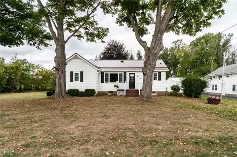 6332 Oak Orchard Rd, Elba, NY 14058