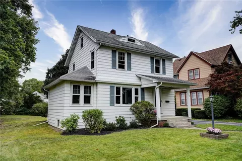 184 Armstrong Ave, Irondequoit, NY 14617