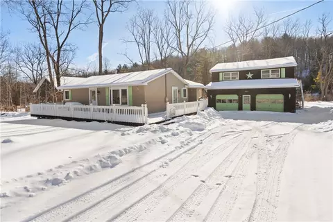 8823 Eelpot Rd, Naples, NY 14512