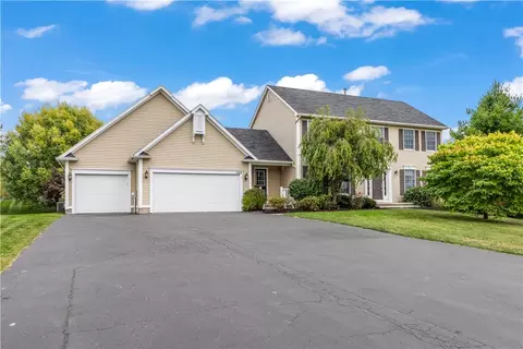 1568 Barrow Hl, Webster, NY 14580