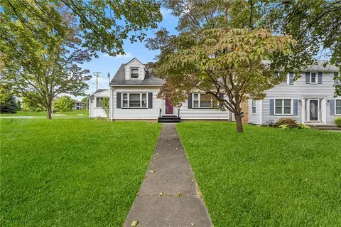 7 Northgate Rd, Greece, NY 14616