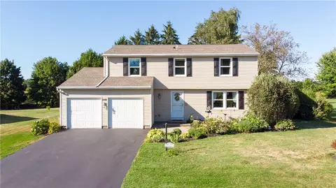 1440 N Chigwell Lane North Ln, Webster, NY 14580