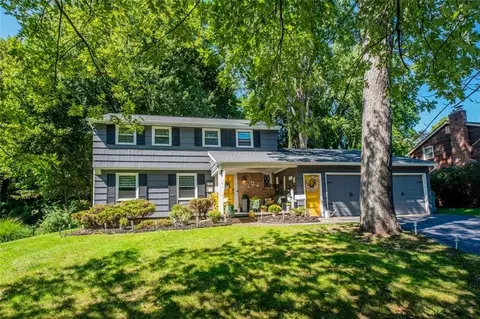 35 Shadowlawn Ct, Irondequoit, NY 14617