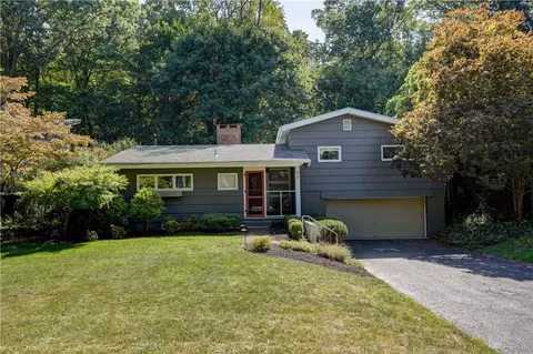 15 Drury Ln, Rochester, NY 14625