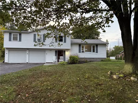 703 Lake Rd, Ontario, NY 14519