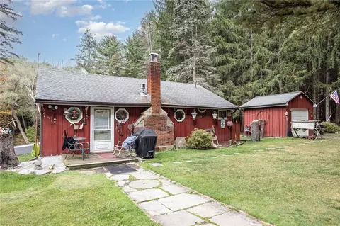 9059 Bert Harvey Rd, Almond, NY 14804