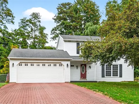 56 Cambridge Rd, Parma, NY 14468