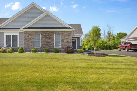 905 Pathway Ln, Webster, NY 14580 photo 2