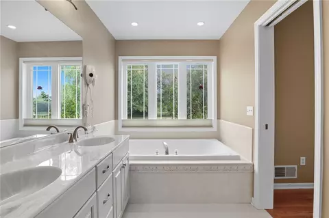Bath - 441 Thyme Dr, Webster, NY 14580 photo 2 of 4
