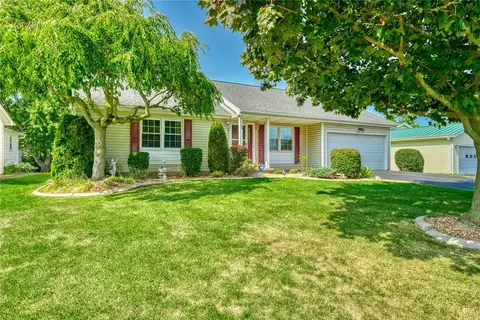 130 Limerick Ln, Rochester, NY 14606