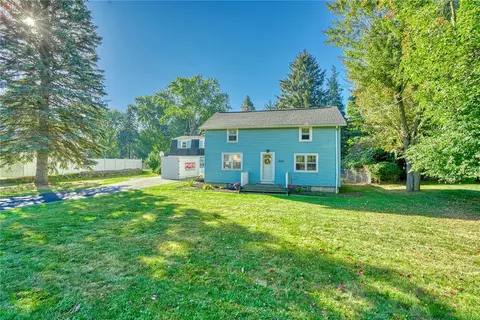 595 Hinchey Rd, Gates, NY 14624