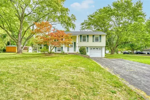 2 Horatio Ln, Gates, NY 14624