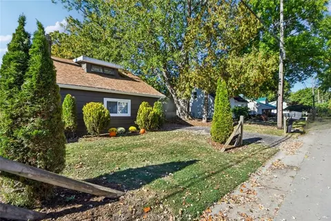 121 3rd Ave, Greece, NY 14612