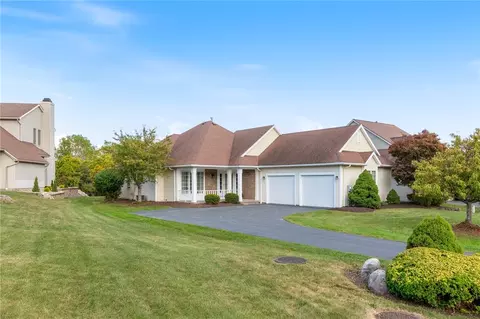 4916 Bramblewood Trl, Canandaigua, NY 14424