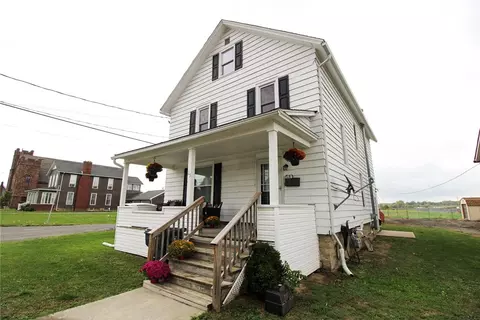 25 Vernon St, Royalton, NY 14105