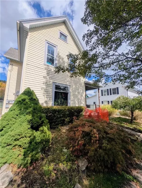 14 Lake St, Urbana, NY 14840
