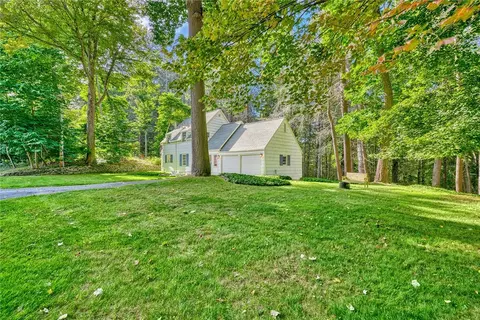 375 Oakridge Dr, Irondequoit, NY 14617 photo 3