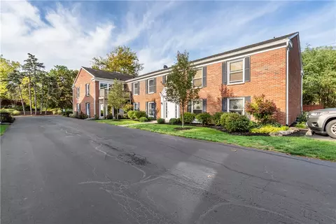 63 Maplewood Ave, Honeoye Falls, NY 14472