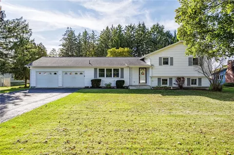 6 Courtney Dr, Seneca Falls, NY 13148