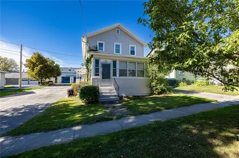 74 Pleasant St, Canandaigua, NY 14424
