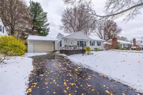 275 Sandalwood Dr, Greece, NY 14616