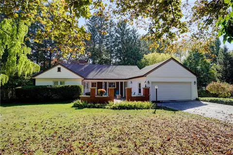 10 Callingham Rd, Pittsford, NY 14534