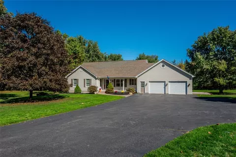 134 Paddy Ln, Macedon, NY 14502