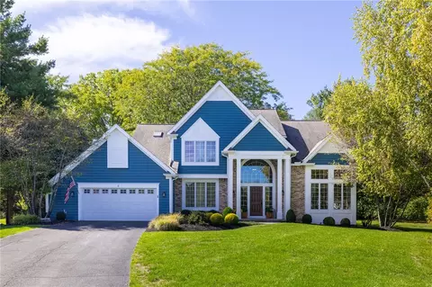 8 Wyebrook Cir, Penfield, NY 14526