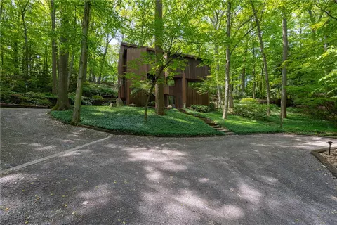 Exterior - 249 Hoffman Rd, Irondequoit, NY 14622 photo 2 of 18