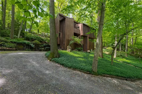Exterior - 249 Hoffman Rd, Irondequoit, NY 14622 photo 3 of 18
