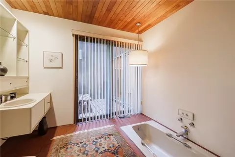 Bath - 249 Hoffman Rd, Irondequoit, NY 14622 photo 3 of 4