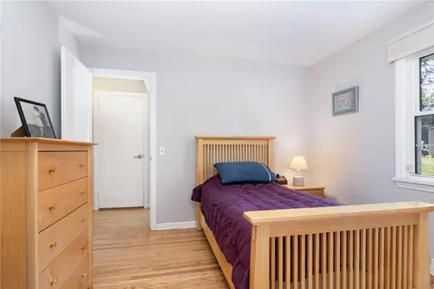 Bedroom - 96 Fairlea Dr, Irondequoit, NY 14622 photo 2 of 4