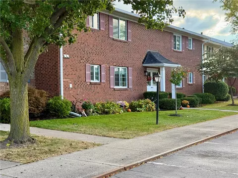 140 Holiday Harbour #140C, Canandaigua, NY 14424